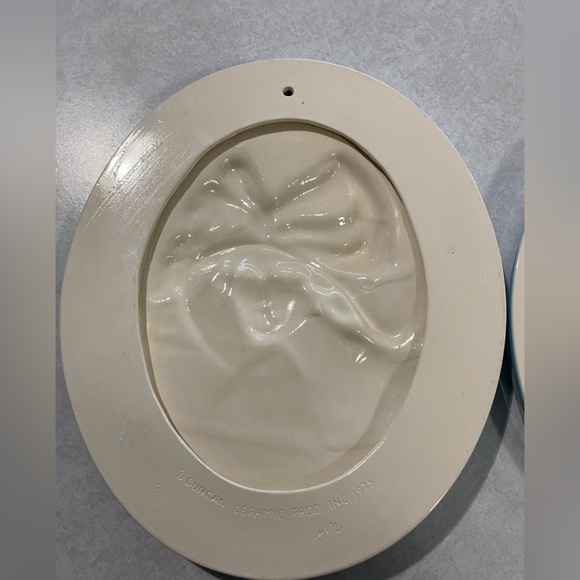 Set of two ceramic wall hangings Victorian women - Picture 8 of 8